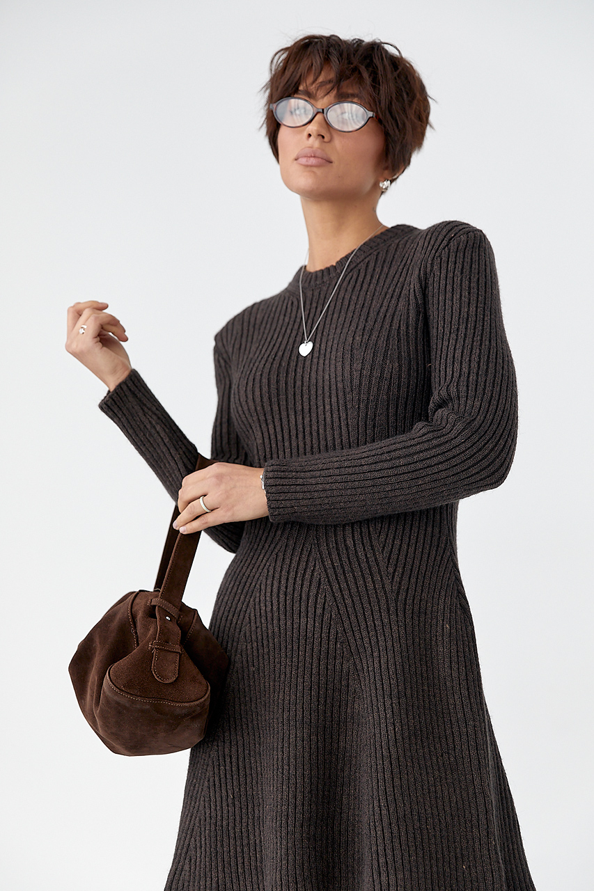 Жіноча в'язана коротка сукня в рубчик - темно-коричневий колір, ONE SIZE 3