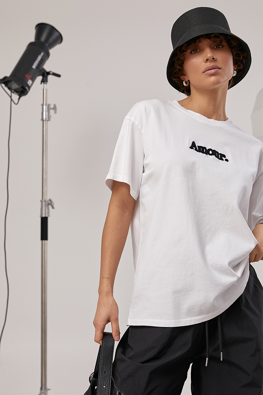 Вільна однотонна футболка з вишитим написом Amour - білий колір, ONE SIZE 1